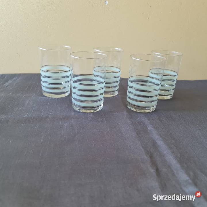 Szklanki z barwinego szkła Okres PRLu Warszawa