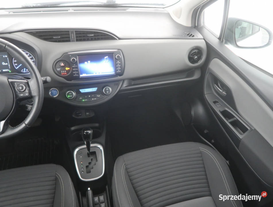 Toyota Yaris 15 Hybrid światła przeciwmgielne Bielany Wrocławskie