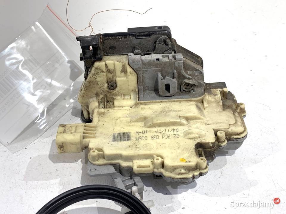 ZAMEK DRZWI PRAWY TYŁ VW PASSAT B6 Hatchback