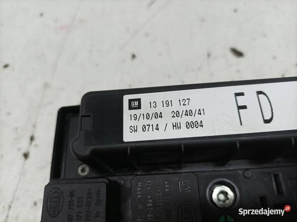 SKRZYNKA BSI 13191127 015349211 Opel Astra III osobowe