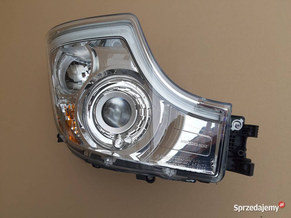 ACTROS MP4 REFLEKTOR PRAWY XENON NOWY ORYGINAŁ Trzciel sprzedam