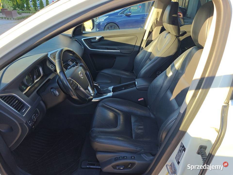 Volvo xc60 2014r 32 benzynaautomatlift Iława