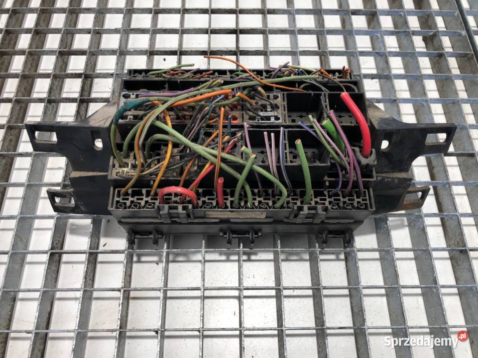 SKRZYNKA BEZPIECZNIKÓW FORD TRANSIT IV Bus 9400 osobowe