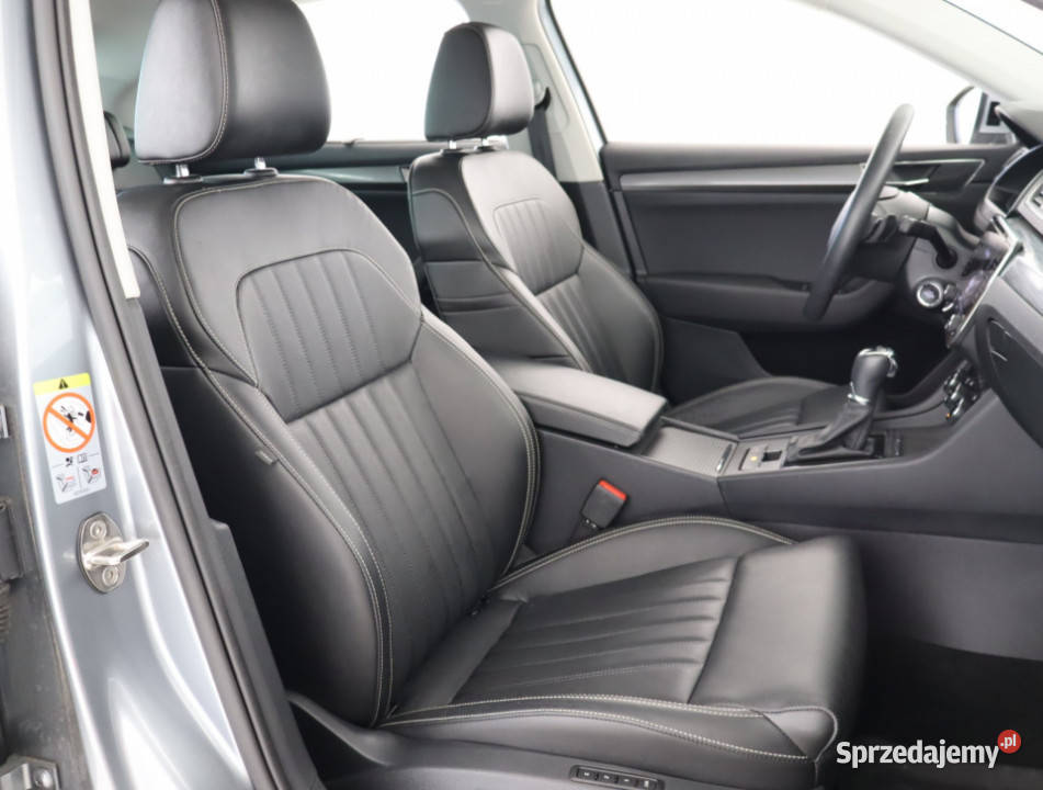 Skoda Superb iV 14 TSI PHEV asystent pasa ruchu Piaseczno