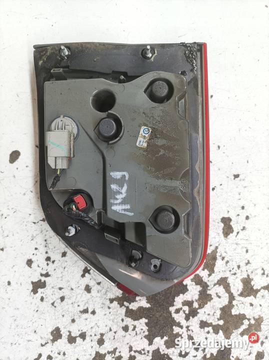 LAMPA TYŁ W KLAPĘ PRAWA LIFT Jeep Grand Cherokee