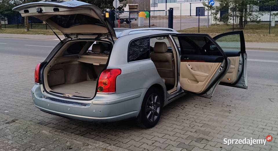 Toyota Avensis kombi beżowy Szczecin sprzedam