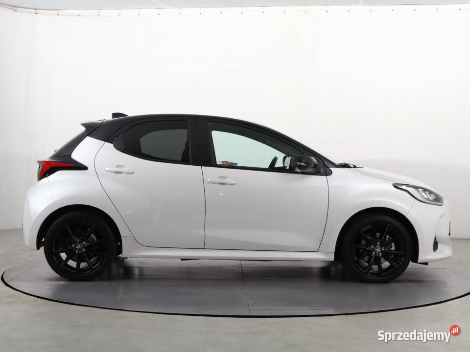 Toyota Yaris 15 VVTi Hybrid Rok produkcji 2022