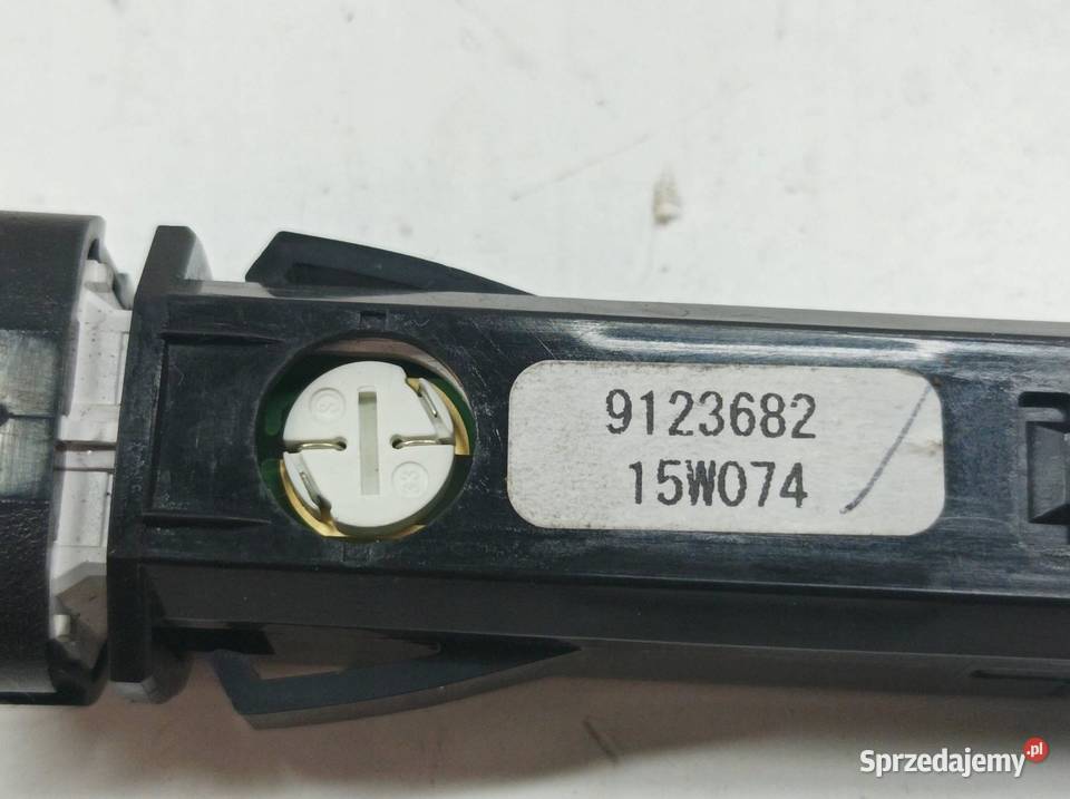 PRZEŁĄCZNIK AWARYJNYCH 9123682 Volvo V40 II sprzedam