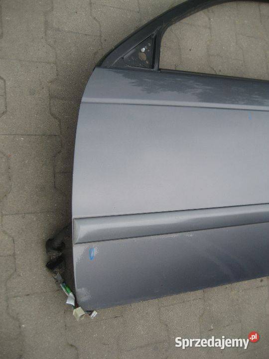 toyota avensis t22 lift 0002r sedan drzwi przód Rakoniewice