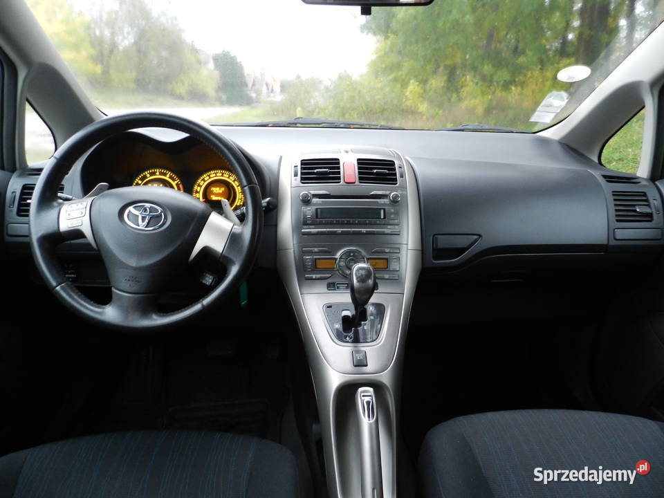 Toyota Auris 16i Automat 5 Drzwi światła przeciwmgielne