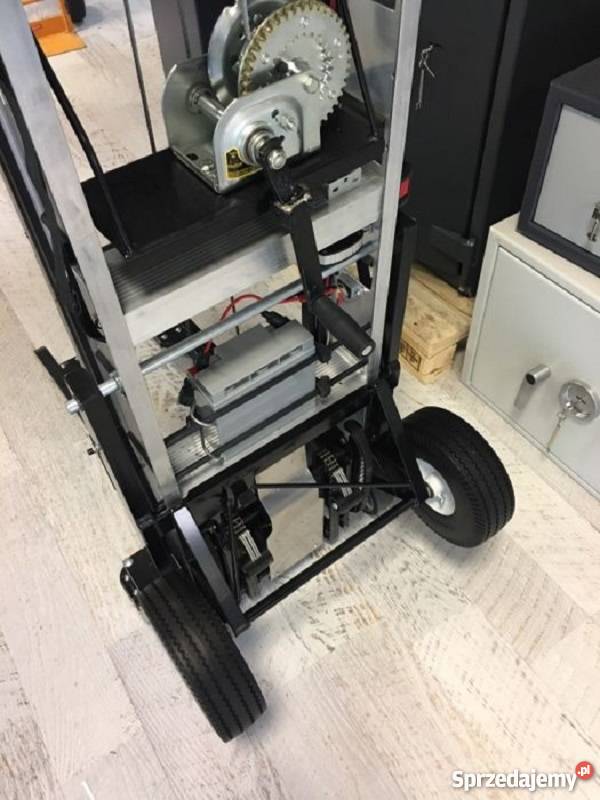 SCHODOŁAZ WARSZAWA 550 z operatorem Sejfy Usługi dla firm