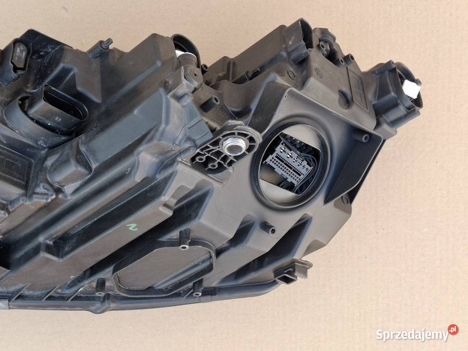 SKODA OCTAVIA IV 4 REFLEKTOR PRAWY LAMPA PRAWA Bieleń sprzedam
