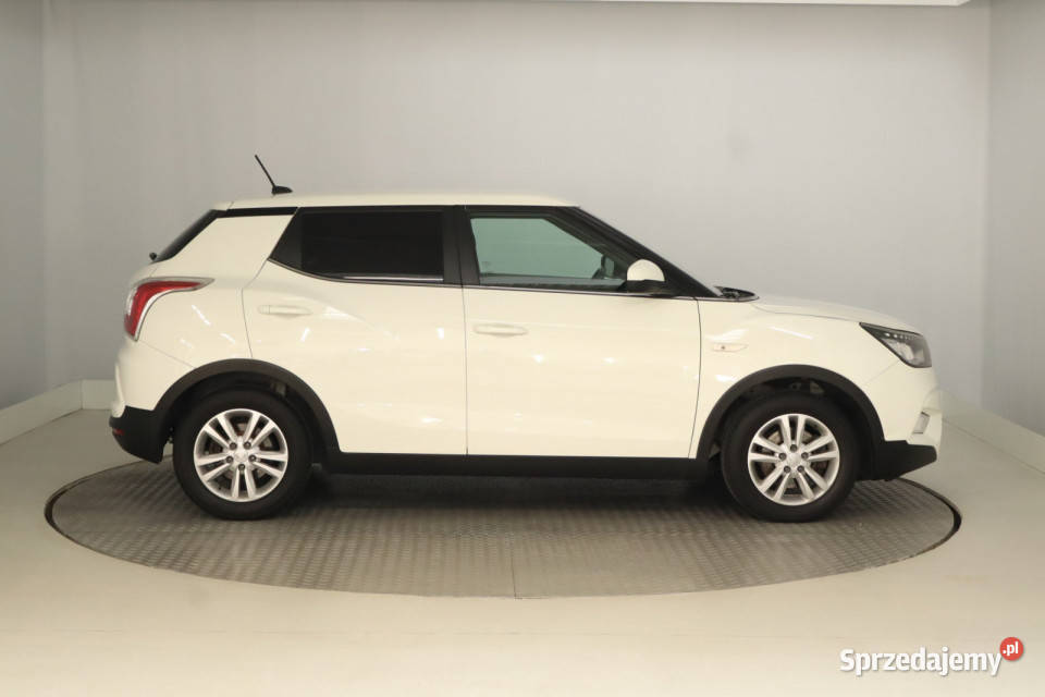 SsangYong Tivoli 16 eXGi Rok produkcji 2015 Zabrze