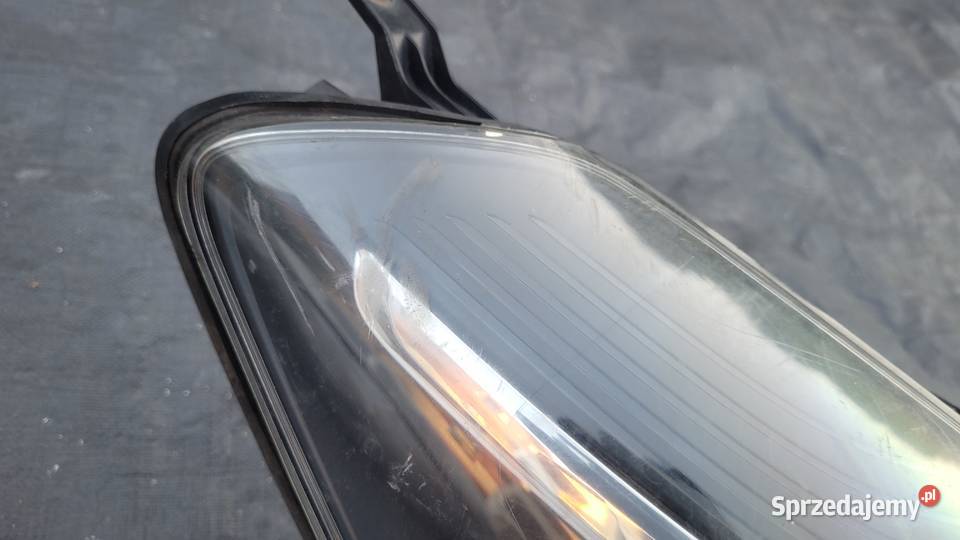 TOYOTA YARIS III 3 LIFT REFLEKTOR PRAWY LAMPA osobowe Ruda Śląska