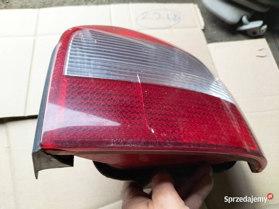 AUDI A38L A3 8L WKŁAD LAMPY TYŁ TYLNEJ PRAWEJ Kamień-Kolonia
