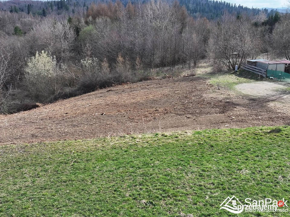 Działka budowlana w Lesku prąd Nieruchomości