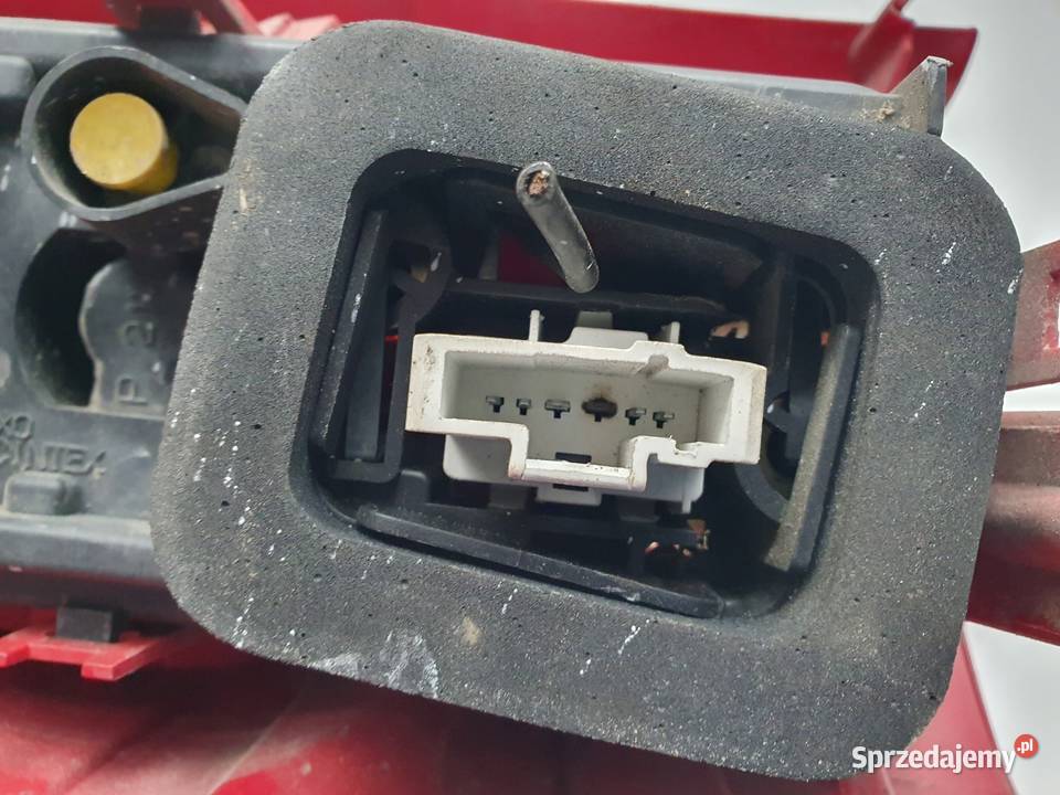 LAMPA PRAWA Peugeot 307 lift kombi 0508r TYLNA Rudka