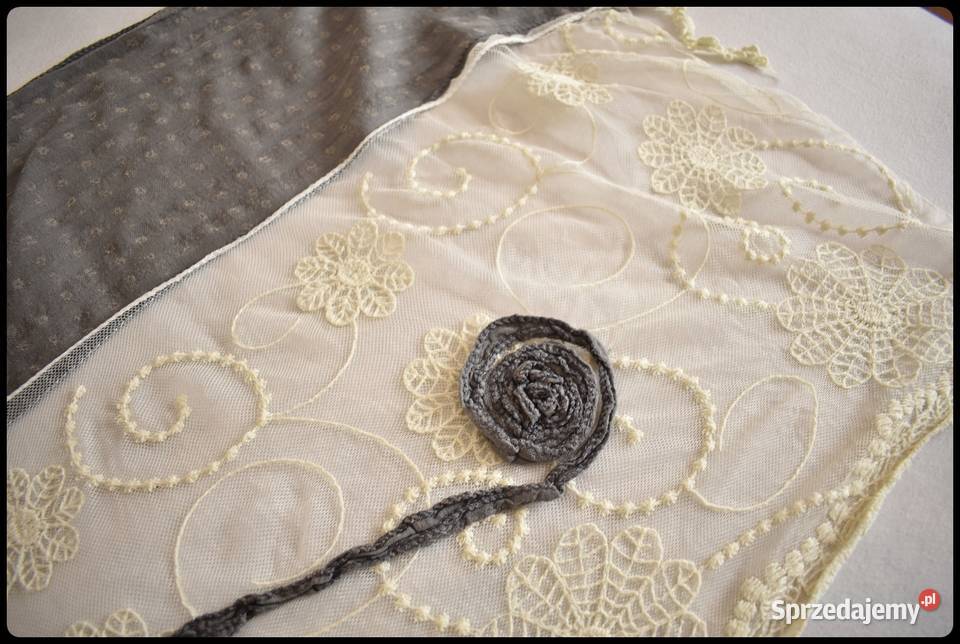 Piękna chusta szal z koronką nietypowa