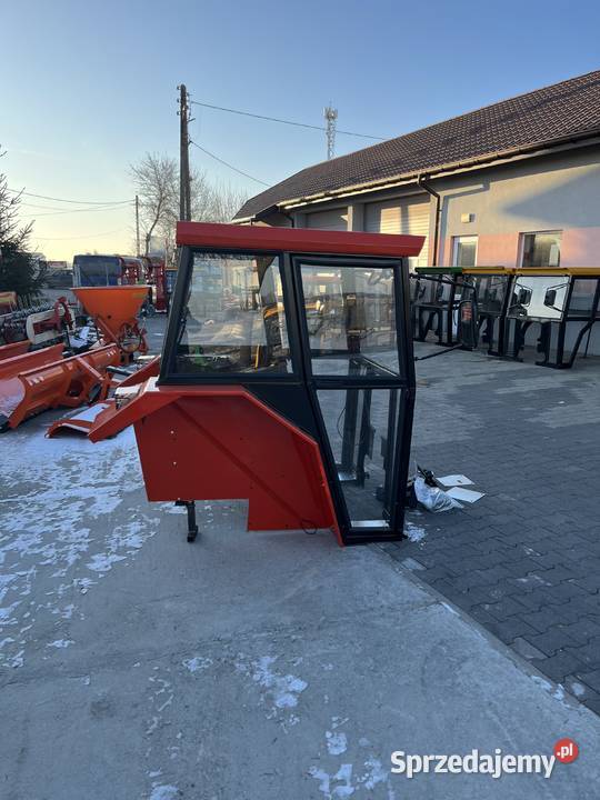 Kabina ciągnikowa do MF 235 z błotnikami małopolskie Limanowa