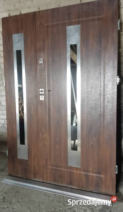 Drzwi zewnętrzne metalowe dwuskrzydłowe Drzwi zewnętrzne