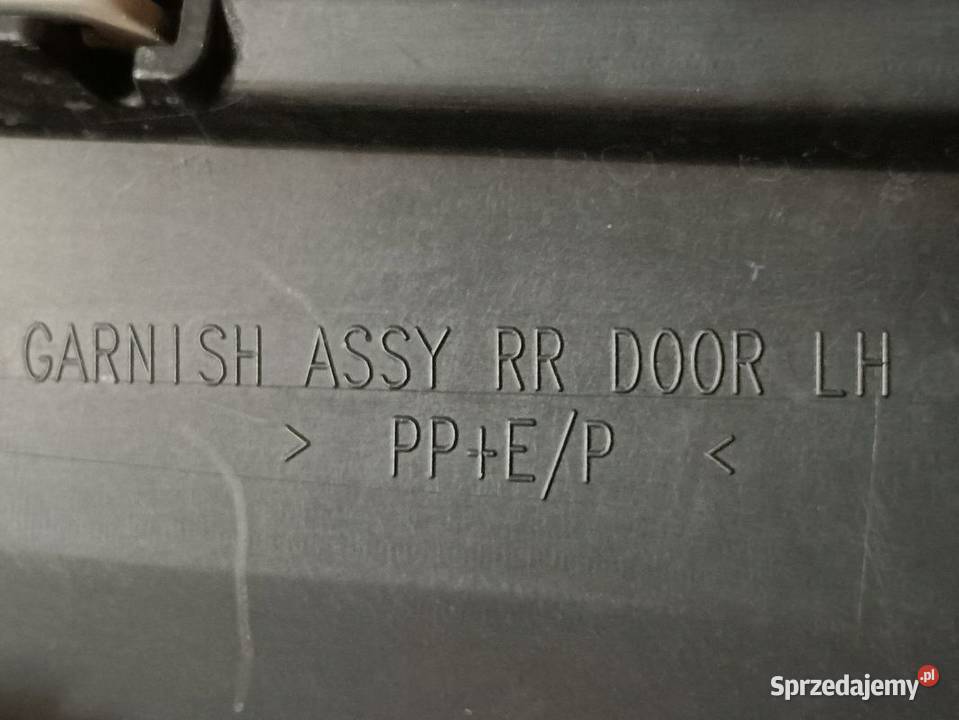 MITSUBISHI OUTLANDER III LISTWA DRZWI LEWY TYŁ Pleszew
