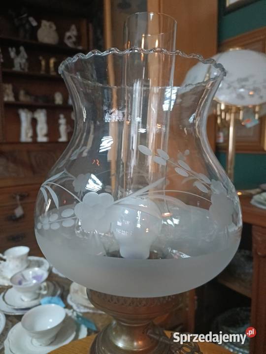 Lampa stołowa stylizowana na naftową drewno i Góra