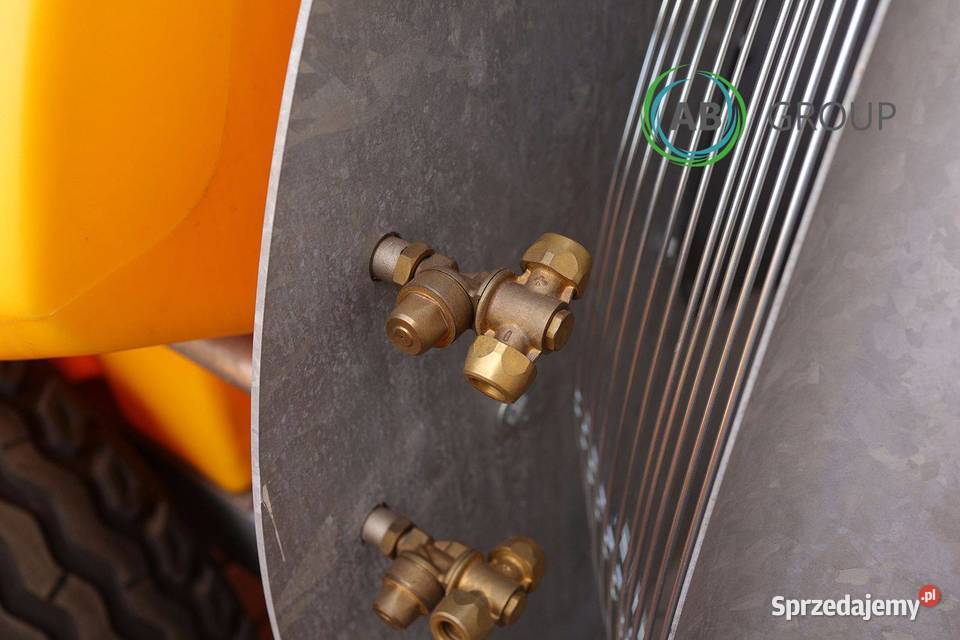 opryskiwacz sadowniczy ciągany 1500 L Rzędziany