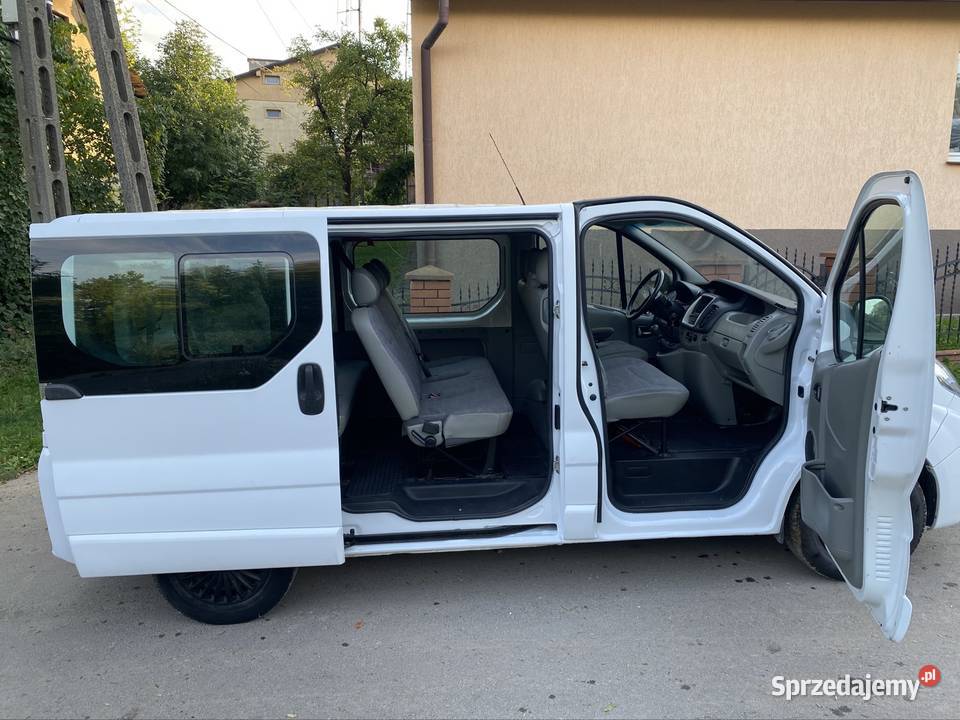 Renault Trafic 9 osób klima HAK nowe opony 20 podkarpackie Rzeszów sprzedam