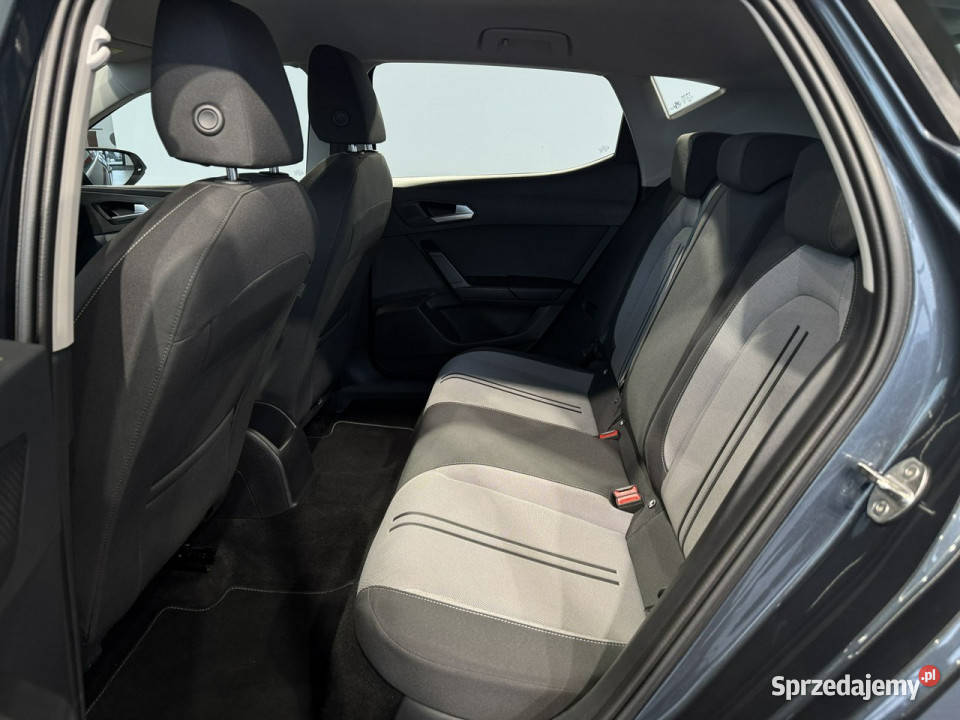 Seat Leon VAT 23 Style 10TSI 110 M6 20222023 r szary Myślenice