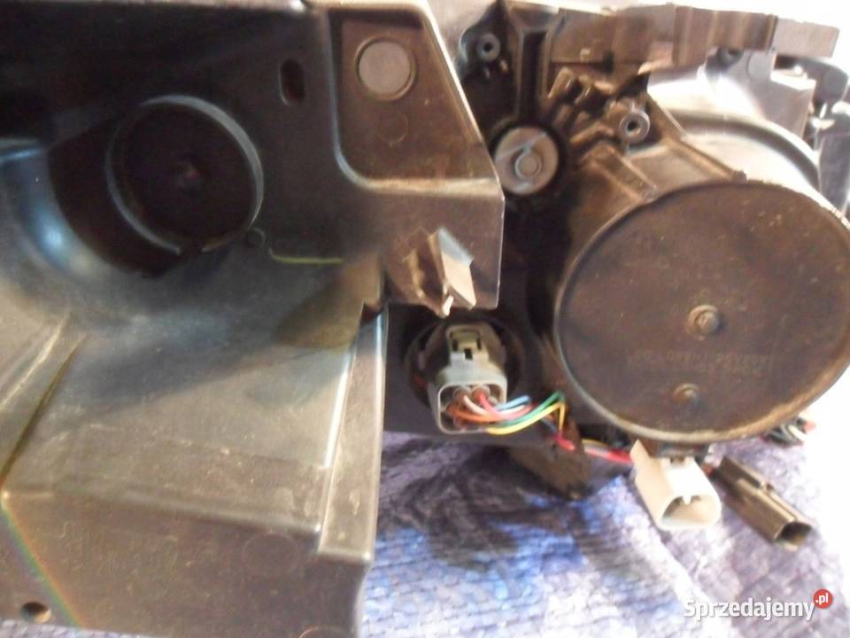 Mitsubishi Eclipse Cross reflektor prawy przedni osobowe Motoryzacja