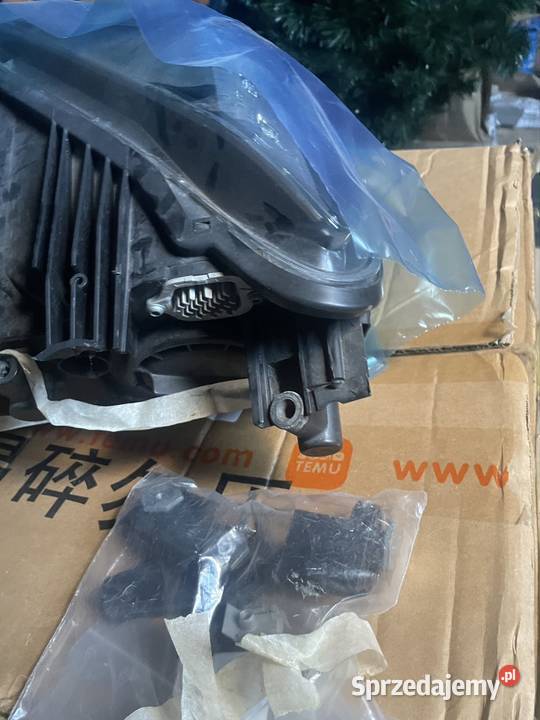 REFLEKTOR LAMPA PRAWA MERCEDES SLK AMG W172 BI osobowe Pieszyce