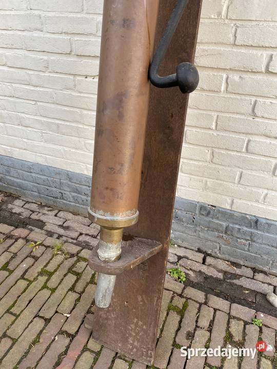 Stara wielka miedziana pompa wodna dolnośląskie