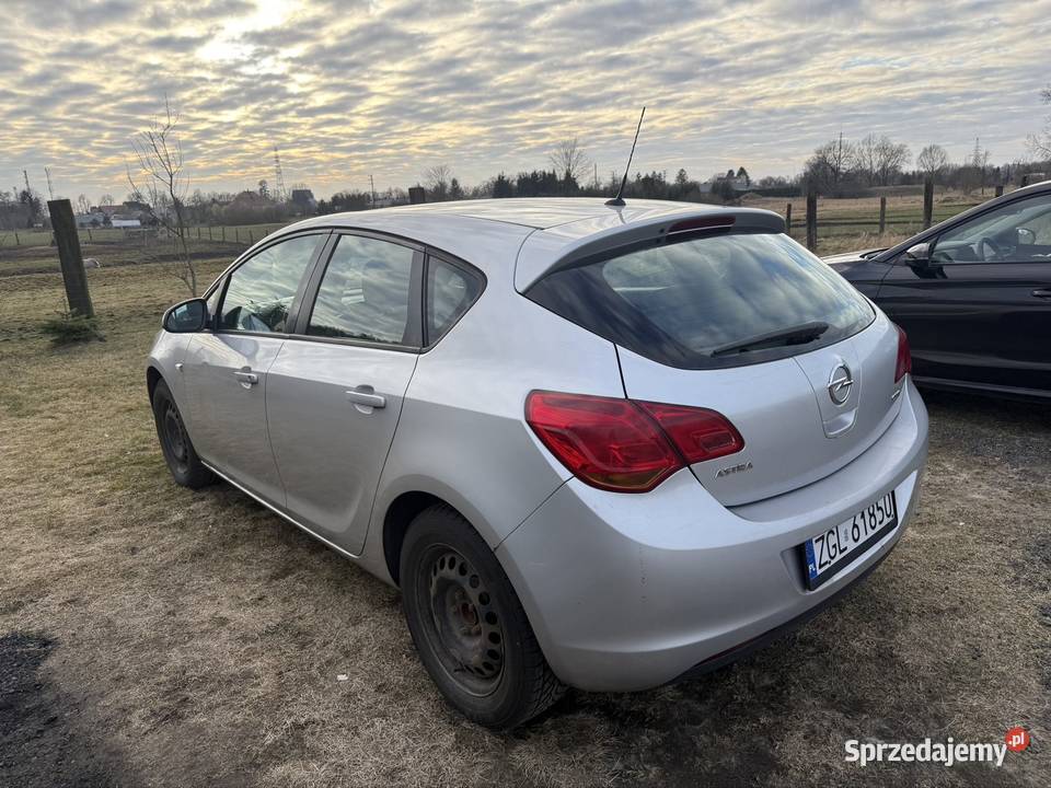 Opel astra j 17cdti uszkodzony
