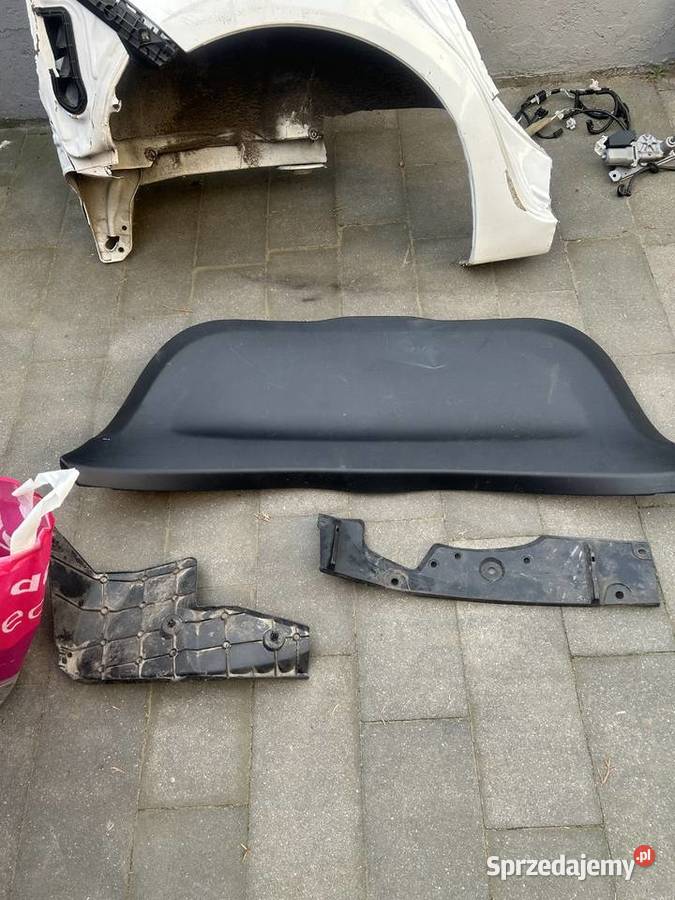 Sprzedam części do toyoty yaris hybryda