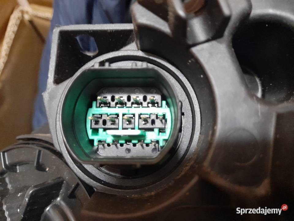 HYUNDAI I40 LAMPA PRZEDNIA PRZÓD PRAWA 13 pin prawe Lampy przednie Goleniów