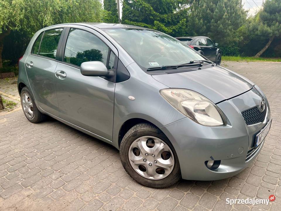 sprzedam Toyotę Yaris 2006 r przeglądzie manualna Dobiesz