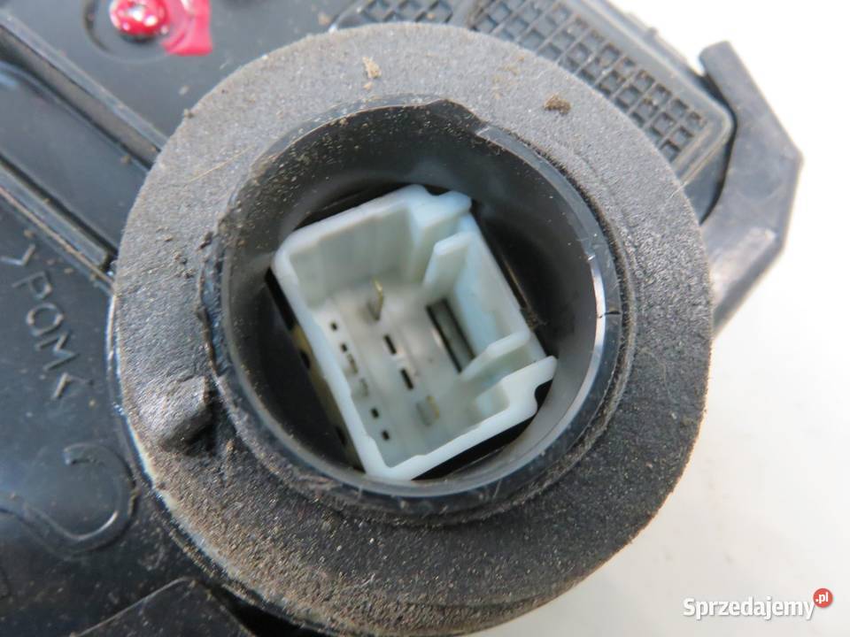 ZAMEK PRAWY PRZEDNI TOYOTA URBAN CRUISER sprzedam