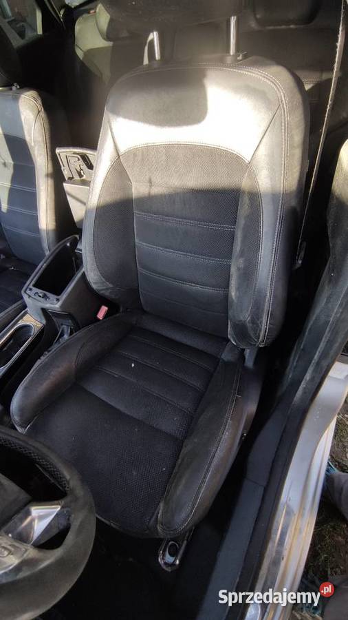 Ford mondeo w całości na cześć Łany