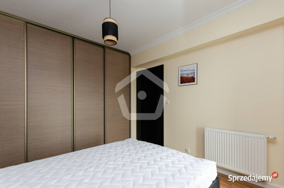 Apartament 2 pokojowy z garażem i komórką sprzedam