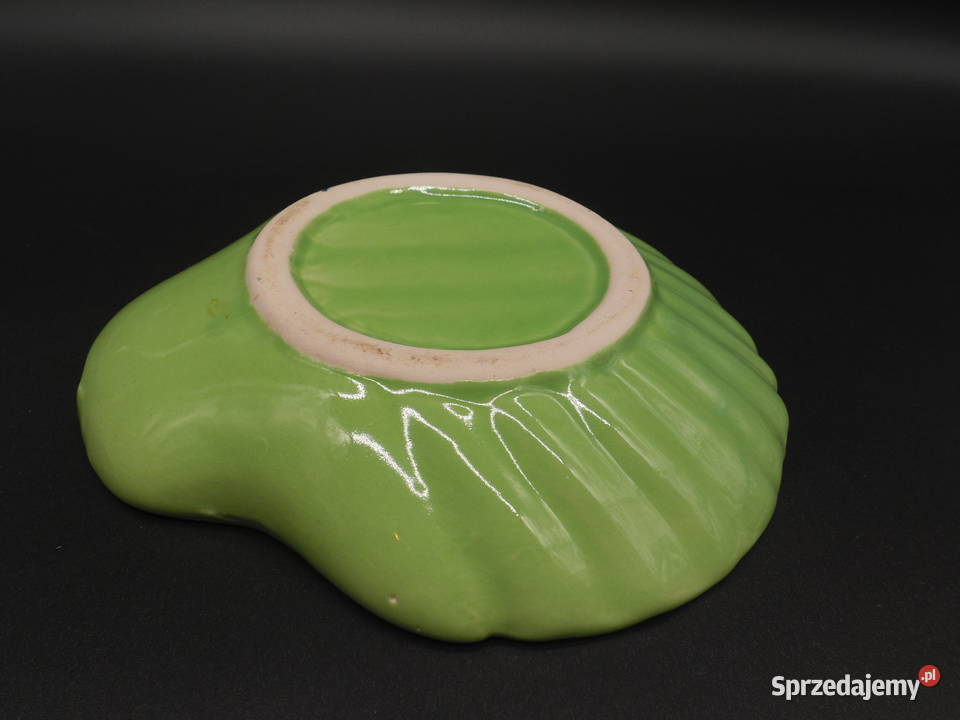 Ceramiczna zielona paterka w kształcie muszli Raszków