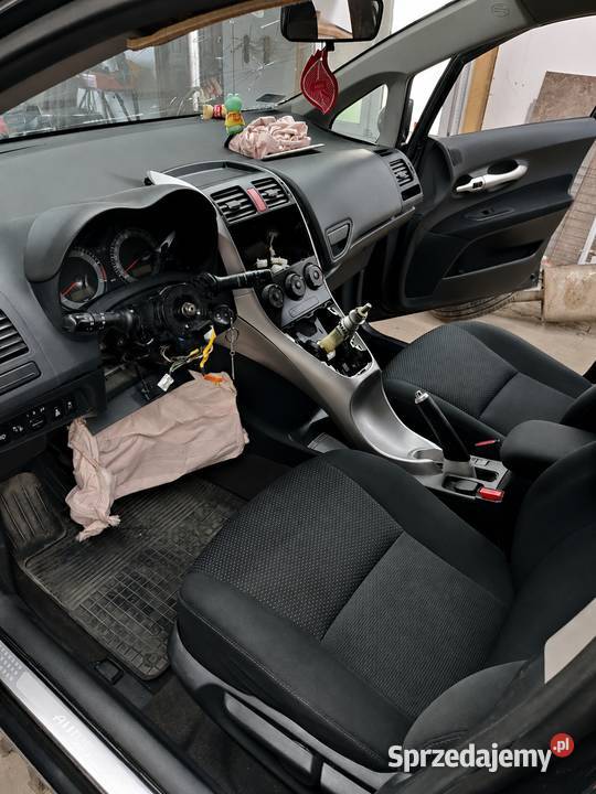 Toyota Auris 20D 126 2011 lift