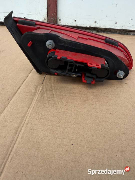 LAMPA PRAWA TYLNA W KLAPIE ALFA ROMEO 159 KOMBI Głowno
