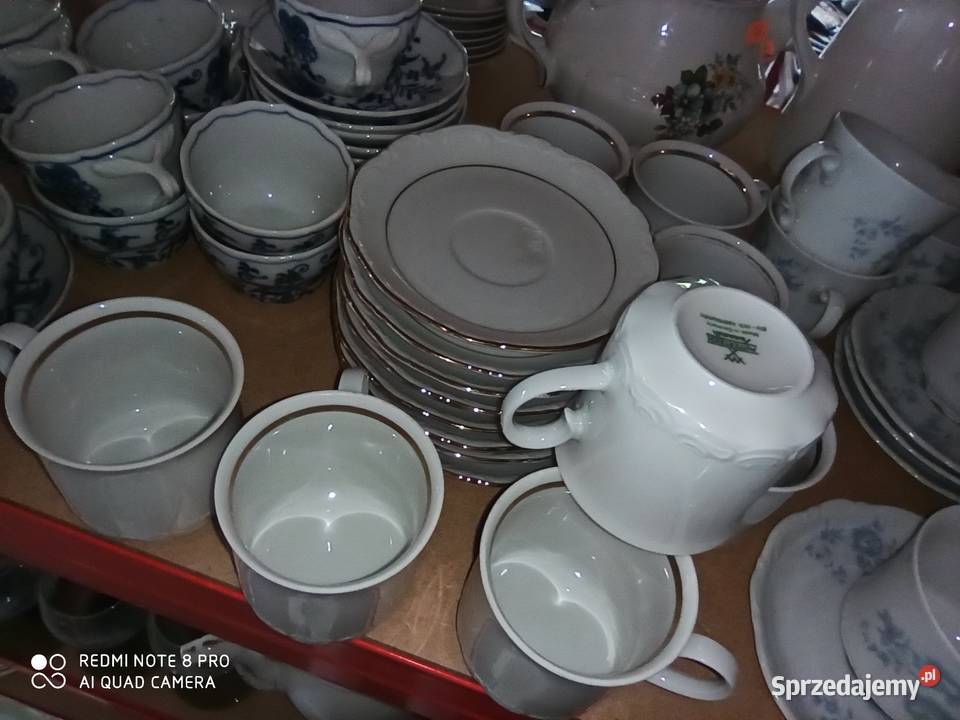 I 8 białych Ze złotym paseczkiem Z syg Bavaria Gdańsk