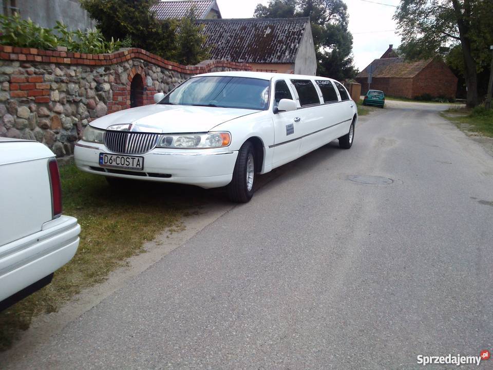 Limuzyna Lincoln Town Car 120 nieuszkodzony