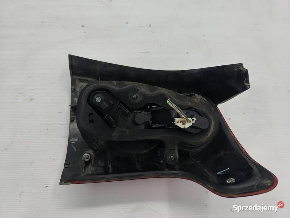 LAMPA LEWY TYŁ TOYOTA AVENSIS II T25 KOMBI osobowe