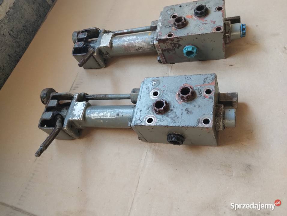 Rozdzielacz ursus c330 pod siedzenie