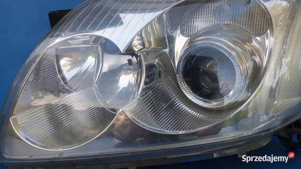 LAMPA REFLEKTOR LEWY PRZÓD EU TOYOTA AVENSIS T25 osobowe Lampy przednie wielkopolskie Nowy Tomyśl