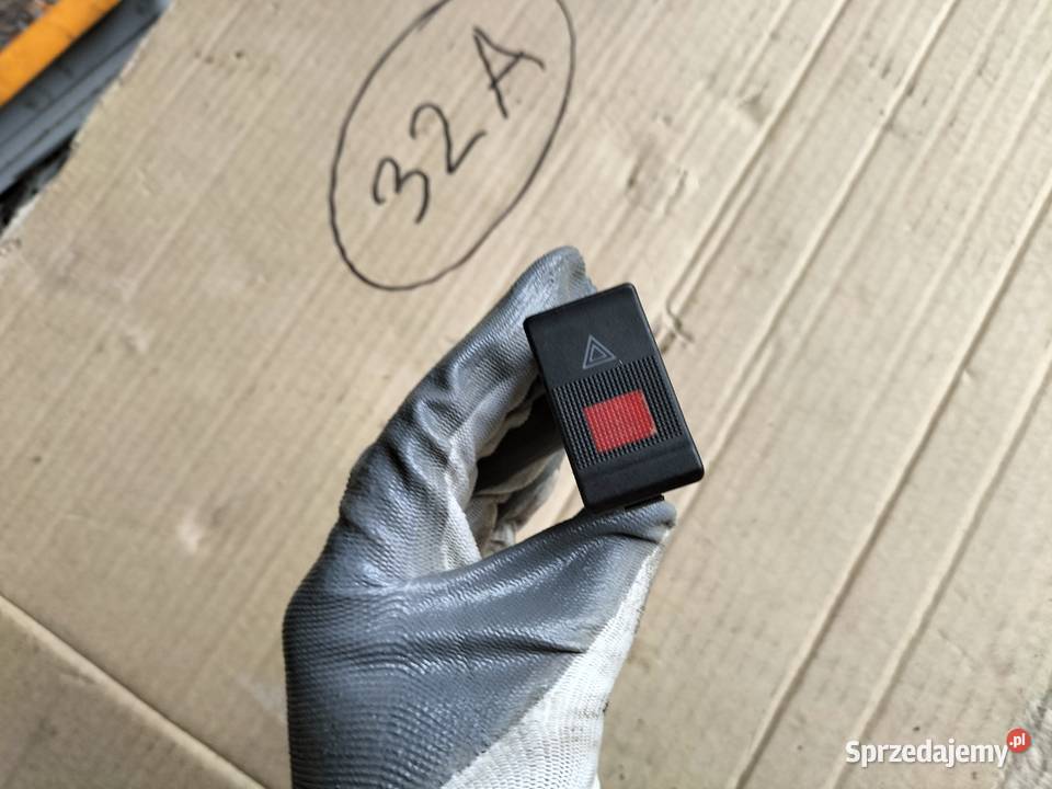 AUDI 80 WŁĄCZNIK ŚWIATEŁ AWARYJNYCH 8A0941509 Kamień-Kolonia sprzedam