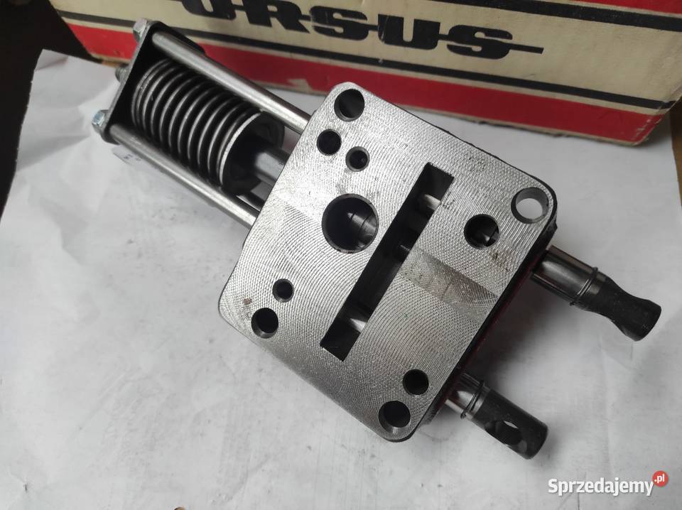 Rozdzielacz wzmacniacz momentu 6cylindry Ursus Warszawa