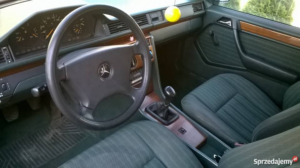 Mercedes W124 25 D Zadbany środek 3 komplety manualna Leśniaki sprzedam